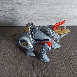 Hasbro Transformers Power Of the Primes  Slug